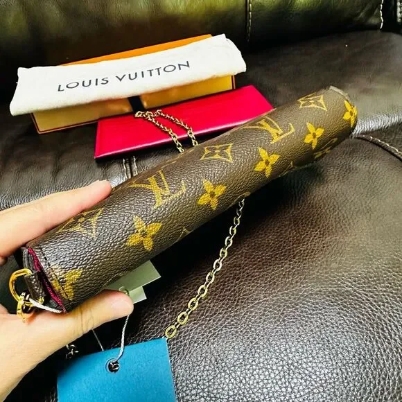 Louis Vuitton Felicie Pochette - Picture 8 of 16